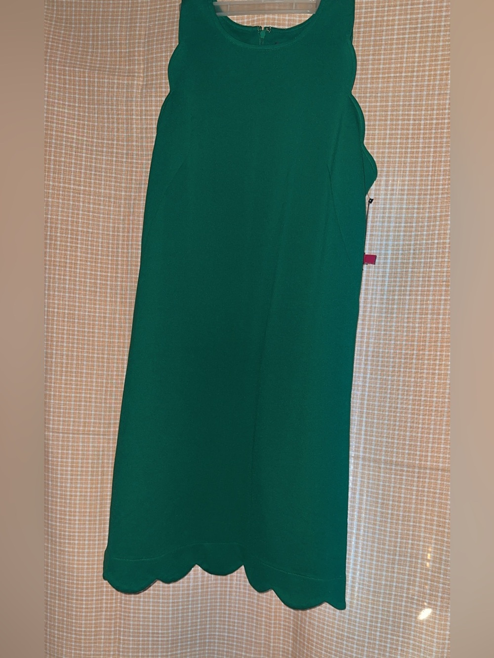 Vince Camuto Green Midi Dress Scalloped
Sleeveless
Sz 6 NWT
